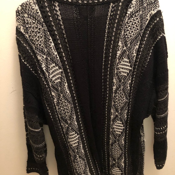 Black and white knit open front cardigan - Picture 2 of 3